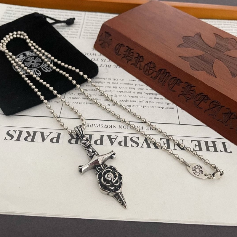 Ch*0me He**ts necklaces
